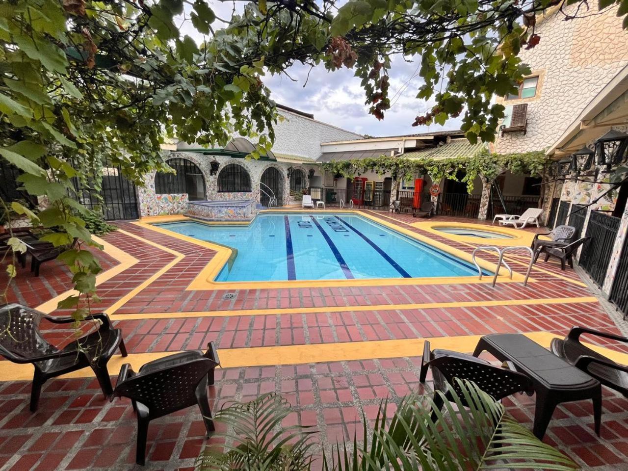 Hotel Chucarima Кукута Экстерьер фото